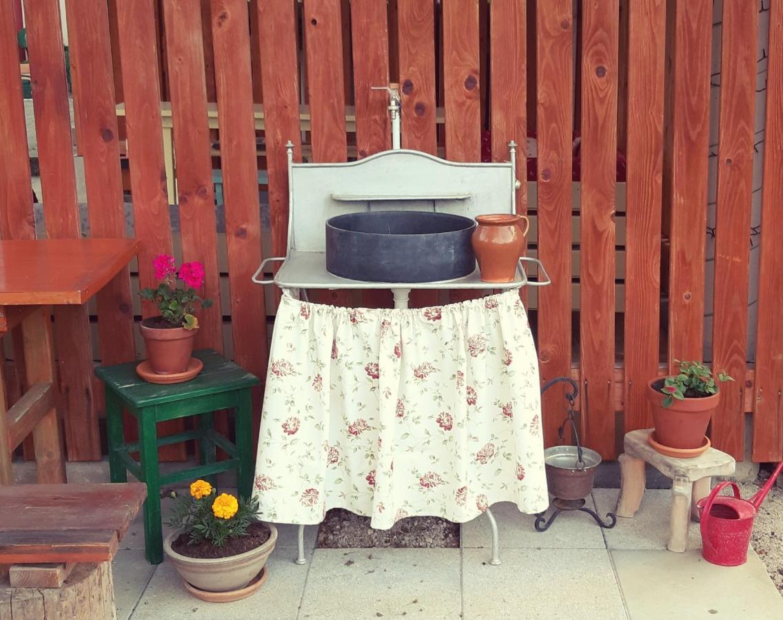 Markovec Prenocisca Angelin Hram, Tiny Apartments מראה חיצוני תמונה